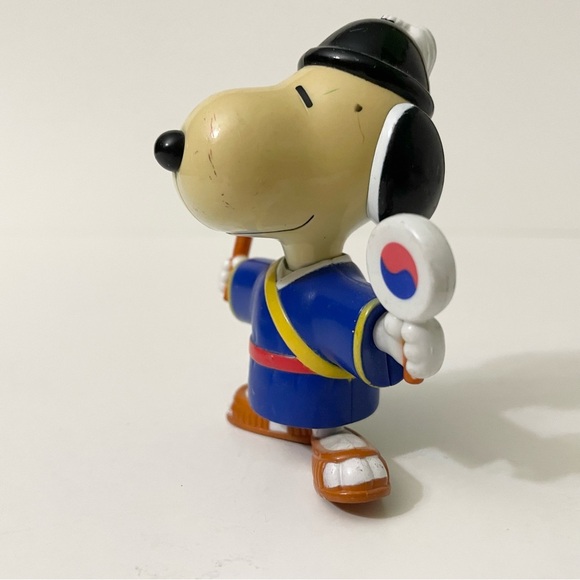 Snoopy World Tour Korea Figure Toy - Picture 3 of 13